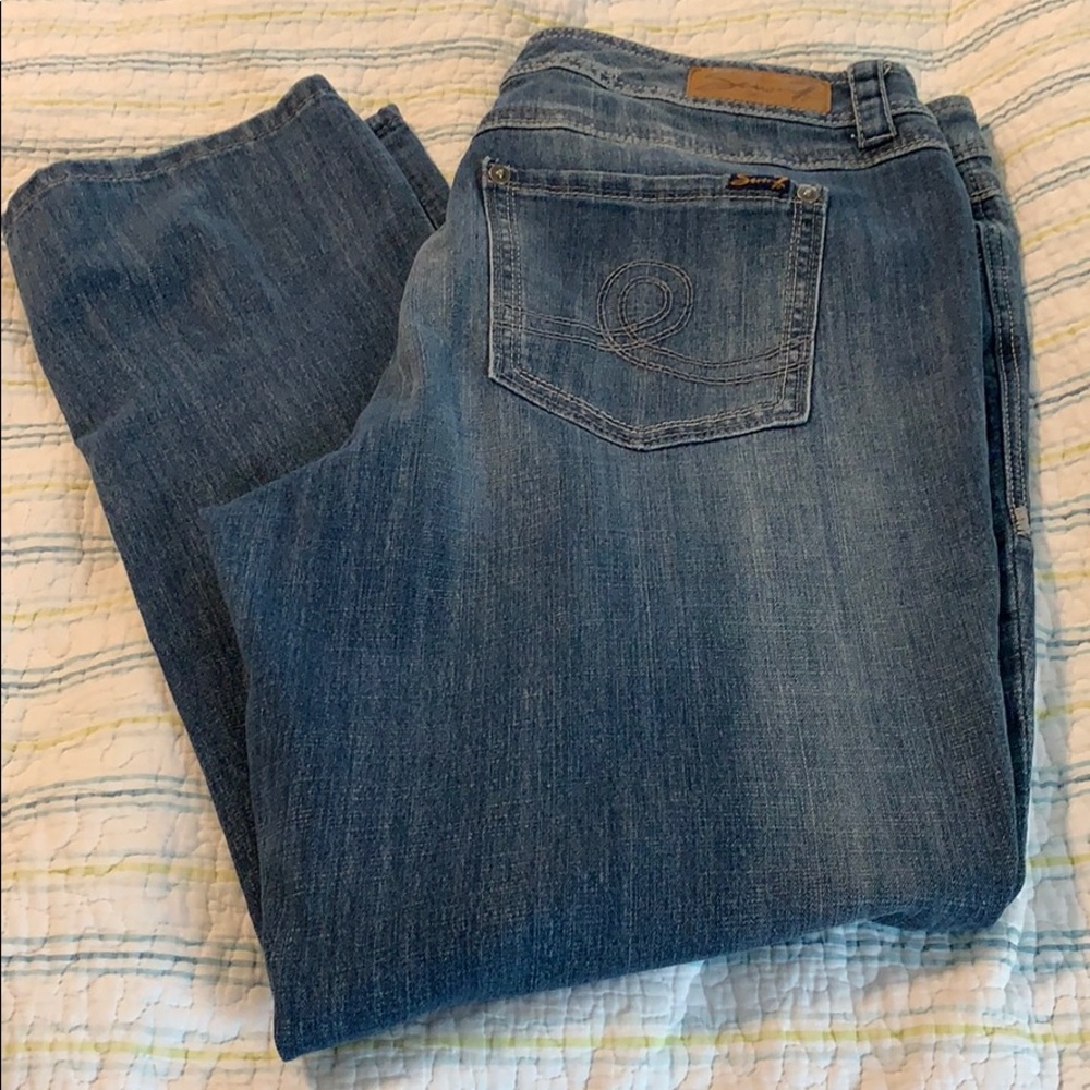 Seven7 Jeans, straight leg.